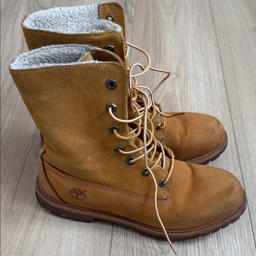 Womens Timberland waterproof boots size 9